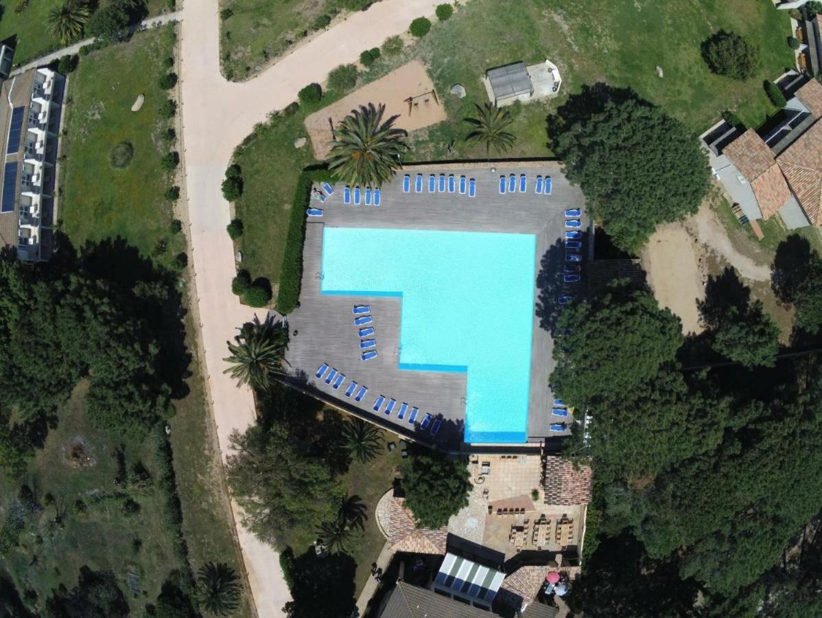 Fiori Di Cala Rossa Residence Hoteliere Lecci Exterior photo