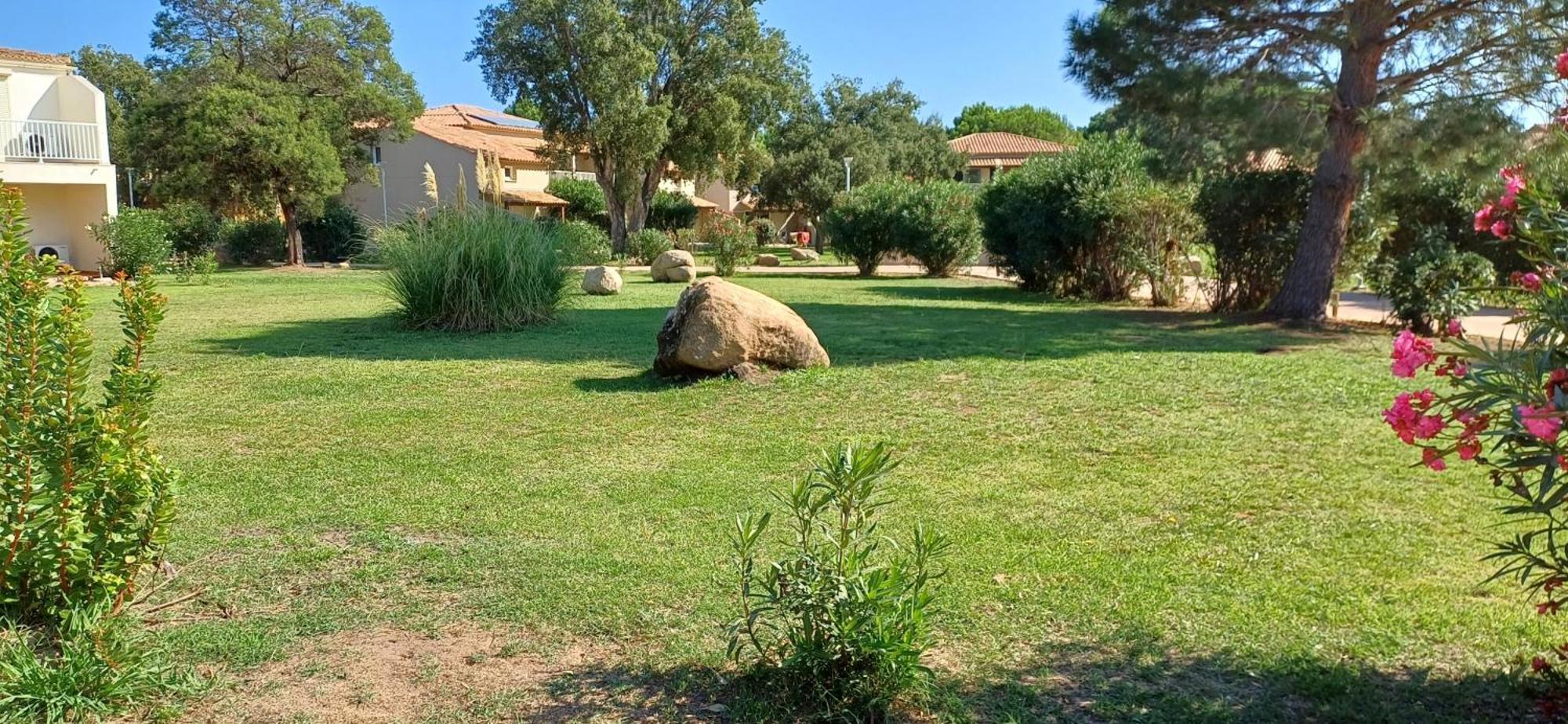Fiori Di Cala Rossa Residence Hoteliere Lecci Exterior photo